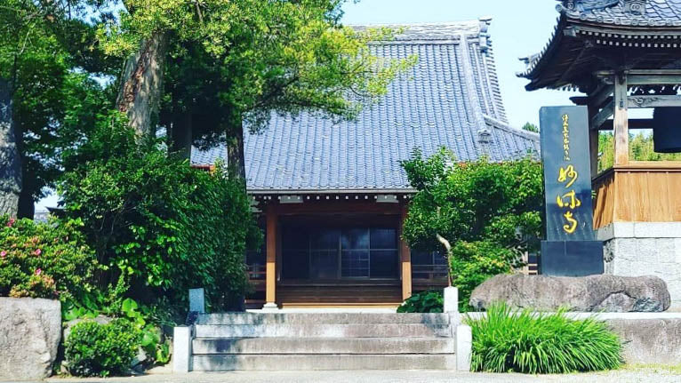 神應山 妙休寺の外観