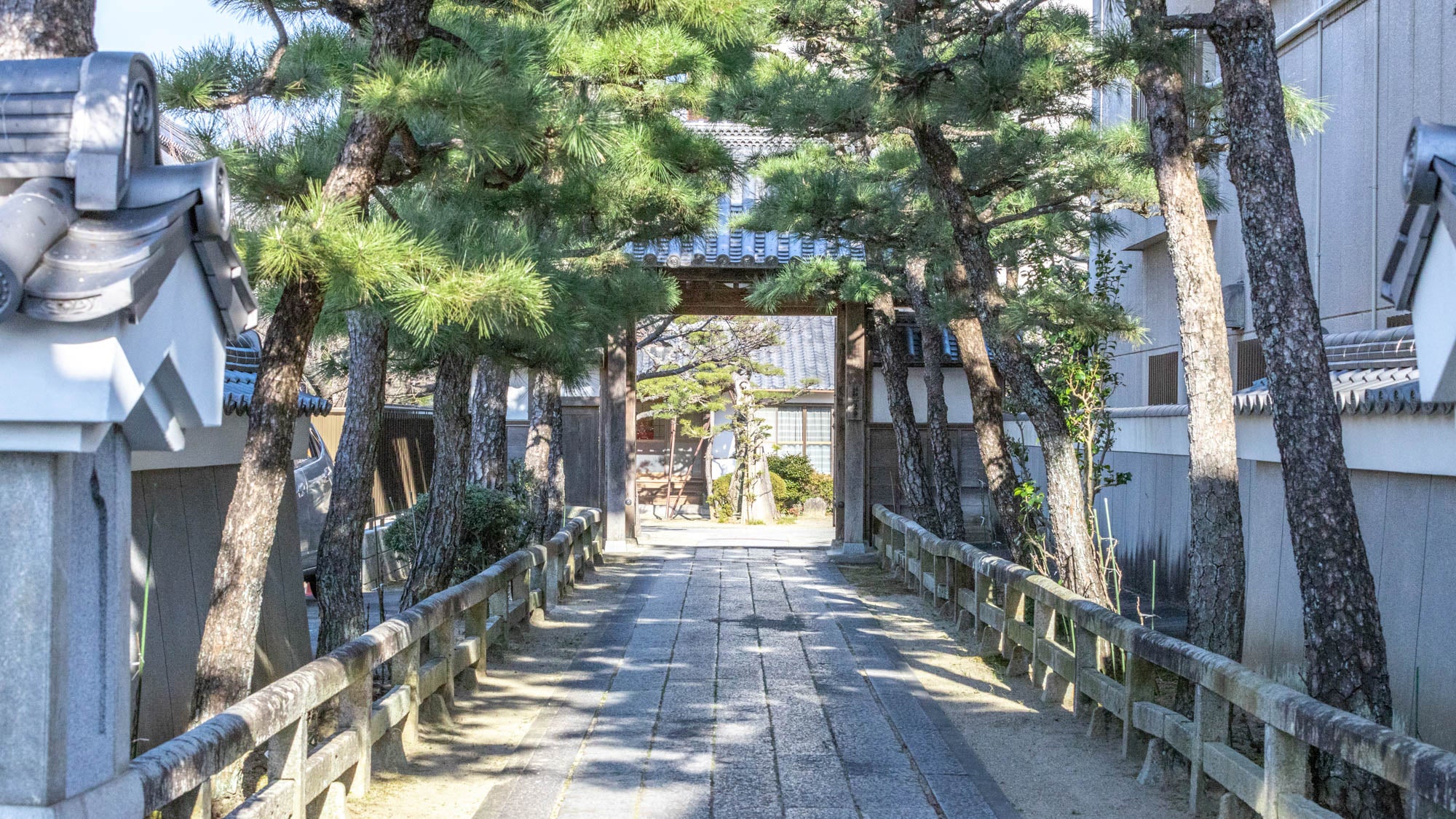 本覚寺の境内 4