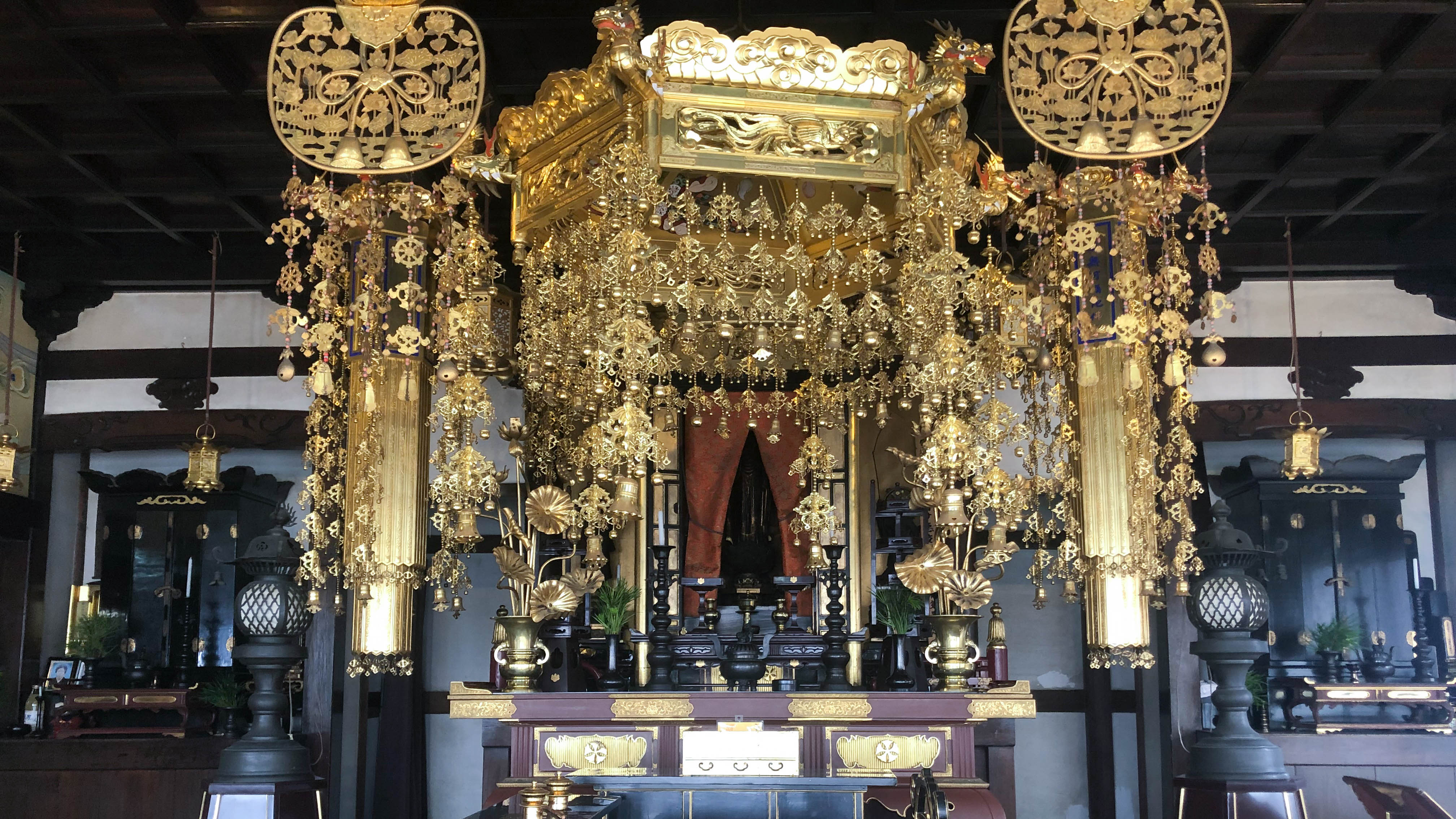 一向山 専念寺の境内