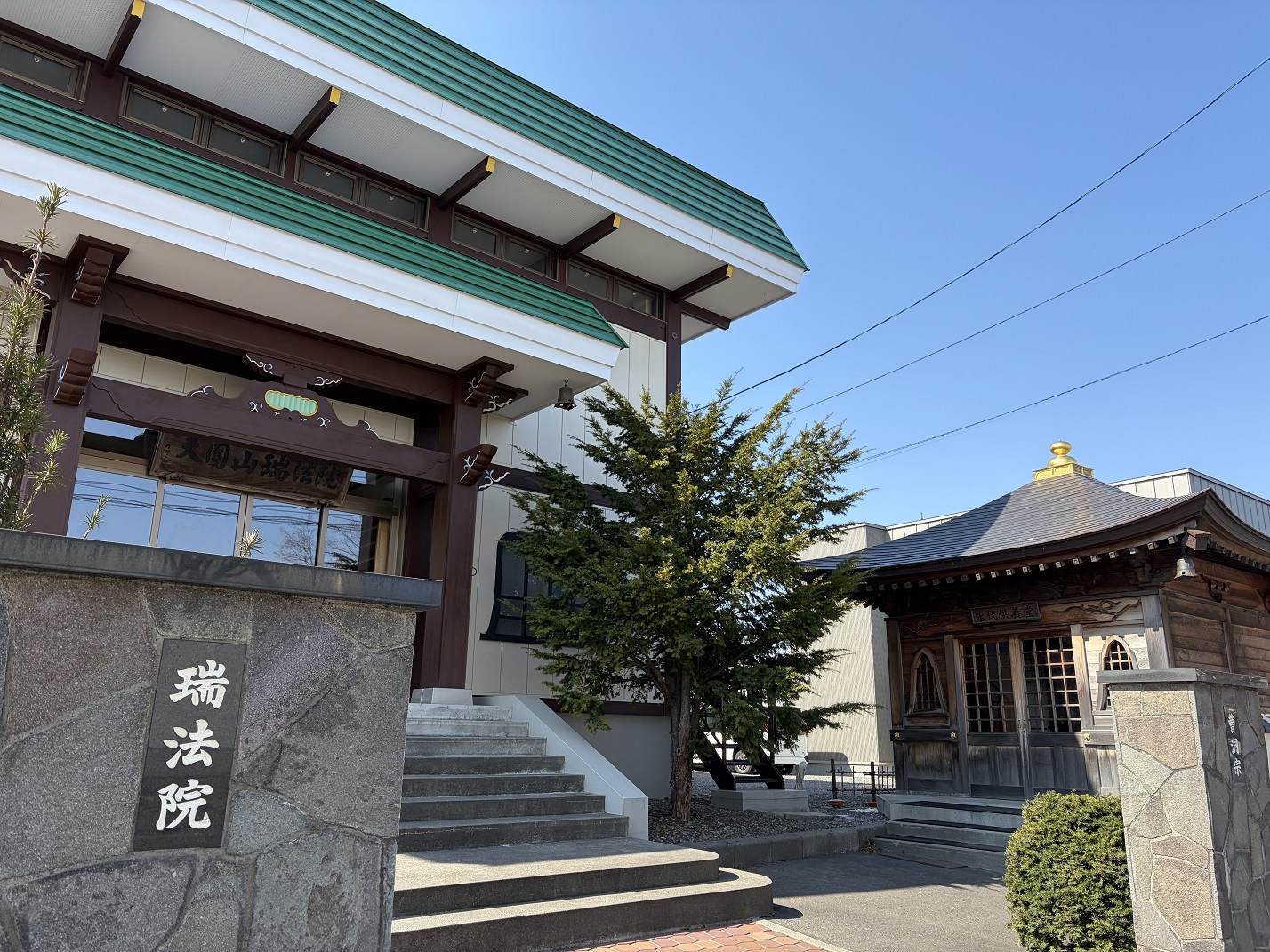 瑞法院の境内